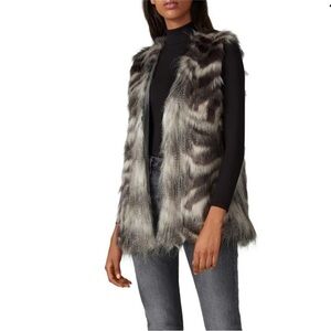CUPCAKES & CASHMERE Vivianna Faux Feather Fur Vest